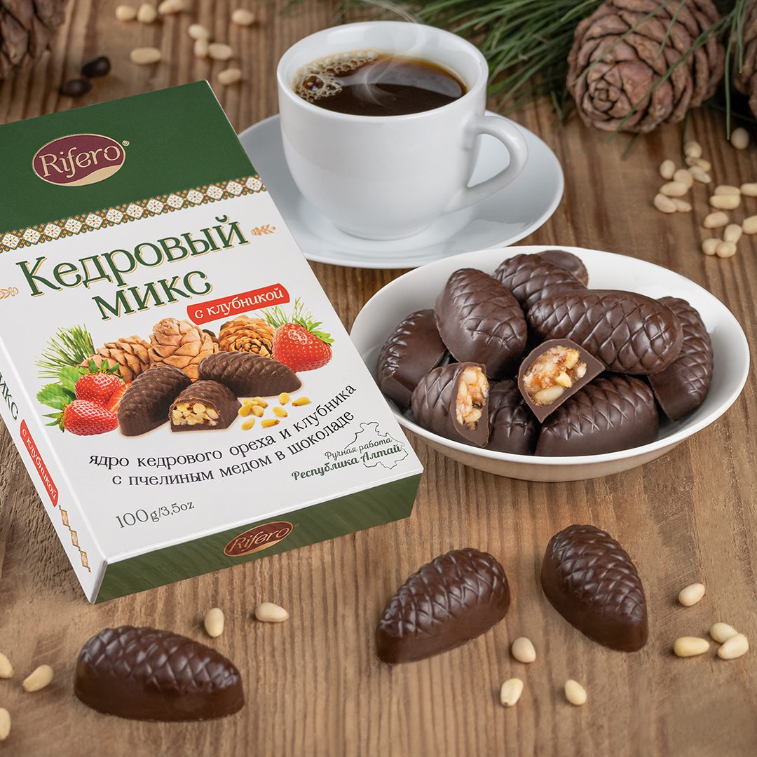 Конфеты шоколадные Кедровый микс с клубникой 100г